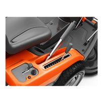 vejos traktorei - HUSQVARNA R216T AWD - 8 nuotrauka