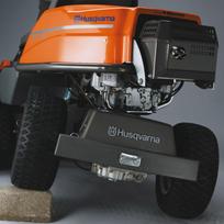 vejos traktorei - Husqvarna R 216 TS AWD - 7 nuotrauka