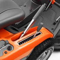 vejos traktorei - Husqvarna R 216 TS AWD - 10 nuotrauka
