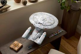 lego icons - LEGO Icons Star Trek: U.S.S. Enterprise NCC-1701-D 10356 - 13 nuotrauka