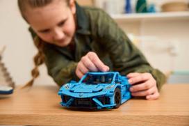 lego chevrolet - LEGO Technic Chevrolet Corvette Stingray mėlynas (Blue) 42217 - 4 nuotrauka