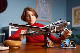 senukai lego - LEGO Icons Douglas DC-3 PAN AM keleivinis lėktuvas 11378 - 11 nuotrauka