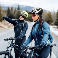 mtb - Dviratininko šalmas MTB Wozinsky su odpinanym daszkiem i tylną lampką USB 54-57 cm - juoda-balta - 2 nuotrauka
