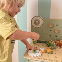 stalas medinis dirbtuves - Viga Toys Medinis darbastalis su įrankių rinkiniu ir laikrodžiu PolarB 44065 - 8 nuotrauka