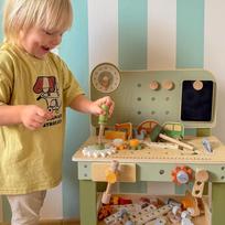 stalas medinis dirbtuves - Viga Toys Medinis darbastalis su įrankių rinkiniu ir laikrodžiu PolarB 44065 - 13 nuotrauka