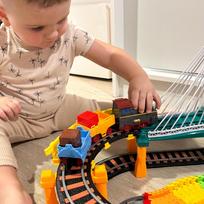 automobiliu lenktynes - Elektrinis geležinkelis. Lenktynių trasos ir traukinio viadukas, Woopie - 10 nuotrauka