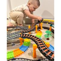 automobiliu lenktynes - Elektrinis geležinkelis. Lenktynių trasos ir traukinio viadukas, Woopie - 14 nuotrauka