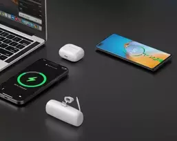 iniu isorine baterija - Rebeltec Powerbank P5 PLUG-IN, 5000mAh, 10W, baltas (white) - 8 nuotrauka