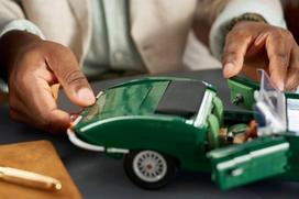 lego icons - LEGO Icons Jaguar E-Type 11381 - 17 nuotrauka