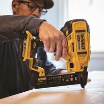 smeigiakale - Dewalt DEVALTAS 18V 2x2,0Ah DCN681D2 - 2 nuotrauka