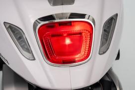 vespa vaikiska - Ramiz vaikiškas elektrinis motoroleris Vespa ROMA, baltas (White) - 6 nuotrauka