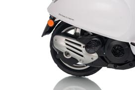 vespa vaikiska - Ramiz vaikiškas elektrinis motoroleris Vespa ROMA, baltas (White) - 8 nuotrauka
