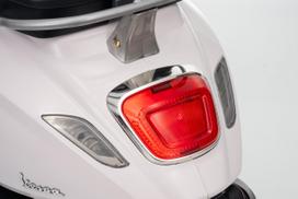 vespa vaikiska - Ramiz vaikiškas elektrinis motoroleris Vespa ROMA, baltas (White) - 9 nuotrauka