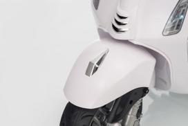 vespa vaikiska - Ramiz vaikiškas elektrinis motoroleris Vespa ROMA, baltas (White) - 25 nuotrauka