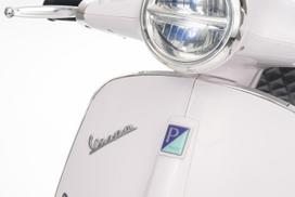 vespa vaikiska - Ramiz vaikiškas elektrinis motoroleris Vespa ROMA, baltas (White) - 28 nuotrauka
