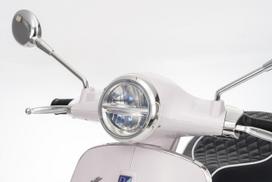 vespa vaikiska - Ramiz vaikiškas elektrinis motoroleris Vespa ROMA, baltas (White) - 32 nuotrauka
