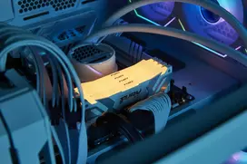 32gb operatyvioji atmintis - Kingston FURY Renegade RGB DDR5 64GB (2x32GB) 6400MHz CL32 Baltas (White) - 3 nuotrauka