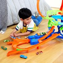 hot wheels trasos - Hot Wheels Kaskadinė trasa – Avarija ore (JFD12) - 8 nuotrauka