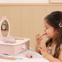 tualetinis staliukas - Viga Toys 44271N Medinis tualetinis staliukas su priedais Mažosios Princesės Kampelis - 14 nuotrauka