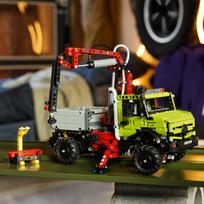 su kranu - LEGO Technic Mercedes-Benz Unimog U 5023 su kranu 42242 - 2 nuotrauka