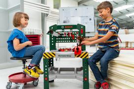 meistro stalas zaislinis - Klein Bosch Workshop Set 8574 - 2 nuotrauka
