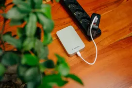 magnetinis power bank - Verbatim Charge 'n' Go Essentials, 20000mAh, žalias (32224) - 2 nuotrauka