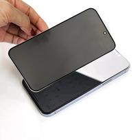 ekrano plevele 15 - Topt Apsauginis stiklas Privacy Glass Apple iPhone 15 Pro Juodas (Black) - 2 nuotrauka