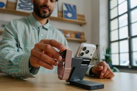 magnetinis power bank - Verbatim Charge 'n' Go Qi2 3-in-1 Magnetic Wireless Power Bank, 5000 mAh, grey - 2 nuotrauka