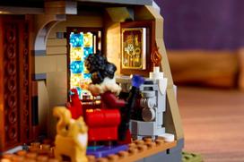 rumun - LEGO ICONS 11383 Mero rūmai - 9 nuotrauka