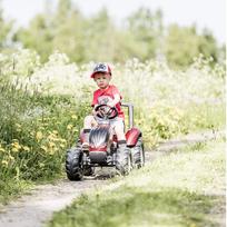 paspiriamos masineles - Falk Valtra S4 pedalinis traktorius su priekaba, raudonas (Red) - 10 nuotrauka
