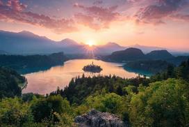 spalvotas lakas - Ravensburger Lake Bled, Slovenia 17445, 80 x 121 cm, 3000 det. - 2 nuotrauka