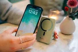 10000 power bank - Verbatim Charge 'n' Go Magnetic Wireless Power Bank with Stand, 10000mAh, pink - 2 nuotrauka