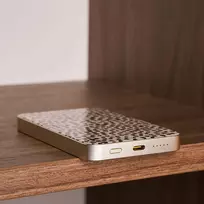 magnetinis power bank - Burga Magnetic 5000mAh, Almond Latte Gold - 2 nuotrauka