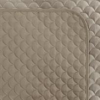zvynai - Eurofirany ARIEL/3 Lovatiesė iš švelnaus aksomo su švelniu blizgesiu, dygsniuota karšto spaudimo (hot press) metodu geometriniu raštu, 220 X 240 cm, spalva: ruda - 3 nuotrauka