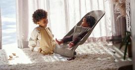 tamsoje - BabyBjorn BABYBJORN - bouncer BLISS MESH - tamsiai rožinė - 2 nuotrauka