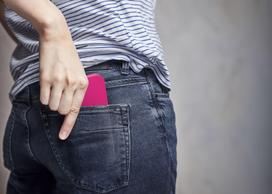 apple iphone 15 pro deklas silicone - Cellularline iPhone 15 Pro Max Sensation , Pink - 4 nuotrauka