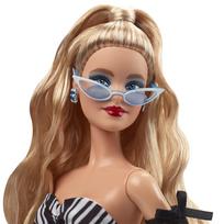 lele barbe pigu.lt - Mattel Kolekcinė Barbie 65-mečio lėlė su šviesiais plaukais ir juodai baltu chalatu, HRM58 - 4 nuotrauka