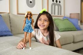 barbe madiste - Lėlė Barbie madistė su džinsiniu kombinezonu - 3 nuotrauka