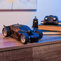 figureles batman - Spin Master Batman Batmobile RC 1:20 Juodas (Black) - 4 nuotrauka