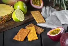 pasifloro vaisius -  TROPICKS džiovintų mangų ir pasiflorų batonėlis, 20 g - 3 nuotrauka