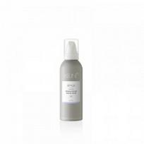 Maksimaliai plaukų apimtį didinančios putos KEUNE STYLE Strong Mousse