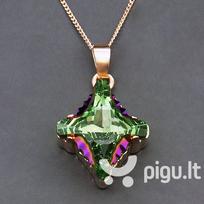 Kaklo papuošalas moterims DiamondSky Crystal Rhombus II (Peridot Scarabaeus Green) su Swarovski kristalais